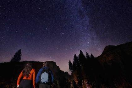 Students in Yosemite gazing at the starry sky above